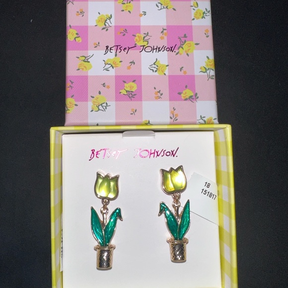 NWT Betsey Johnson yellow tulip flower easter earrings spring authentic post - Picture 4 of 6